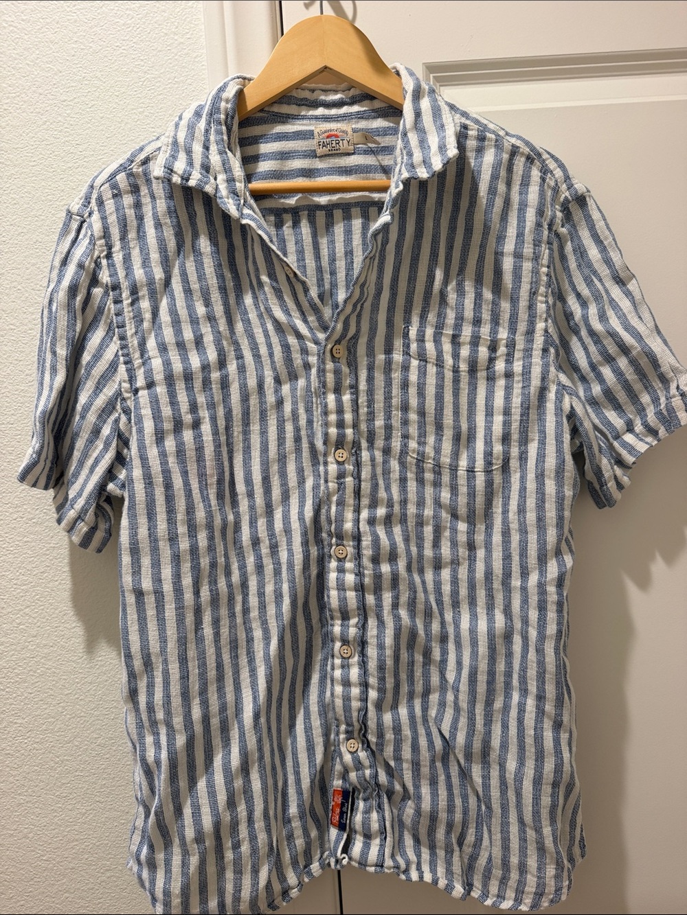 Faherty Blue and White Striped Short-Sleeve Button-Down linen